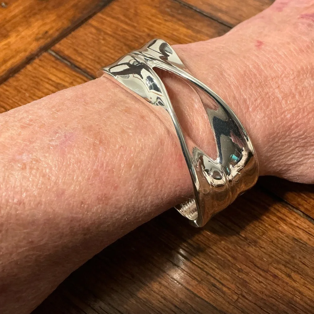 Silvertone bangle - Picture 3 of 3